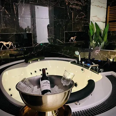 Z Jacuzzi - Centrum Szczytna Mazury *