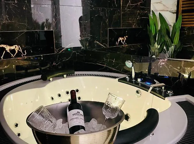 Z Jacuzzi - Centrum Szczytna Mazury *